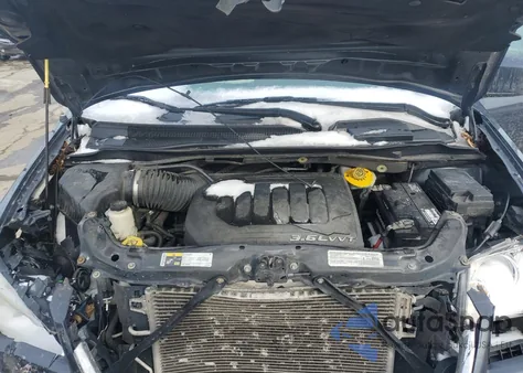 2014 Chrysler Town & Country Touring z USA, uszkodzony, nr VIN 2C4RC1BG8ER237685